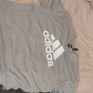 T-shirt crop top in front shirt back longer